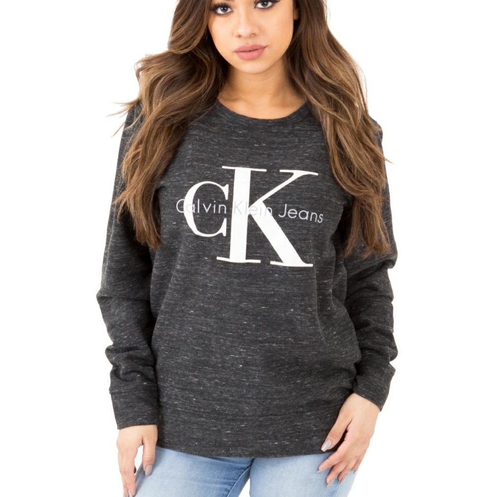 White calvin klein sweatshirt